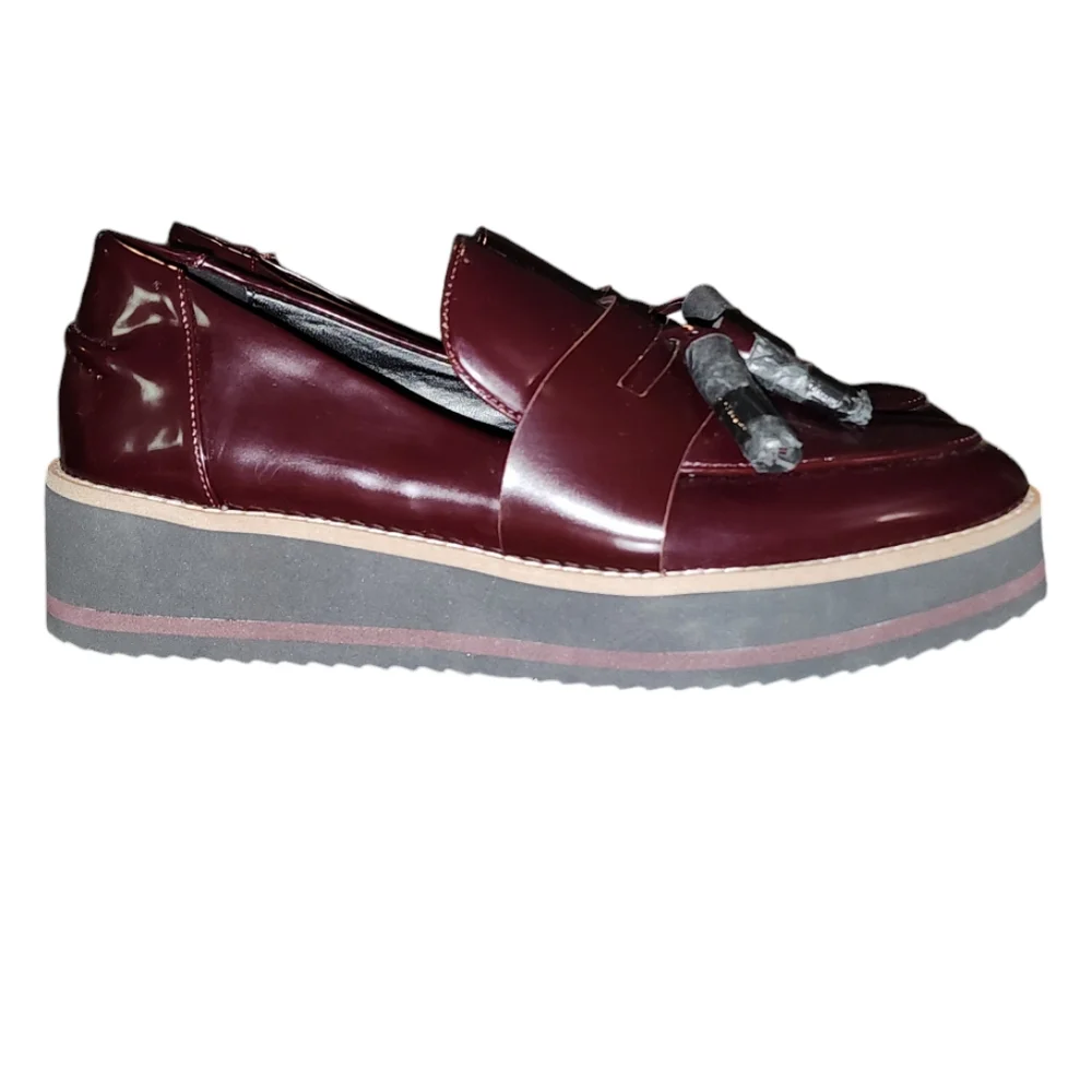Zara NWOT Women's Burgandy platforms Size 7.5/8